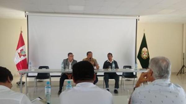 GOBERNADOR DEL CALLAO COMPROMETE APOYO A POLICÍA NACIONAL Y DEMANDA UNIDAD PARA COMBATIR OLA DE VIOLENCIA EN LA REGIÓN