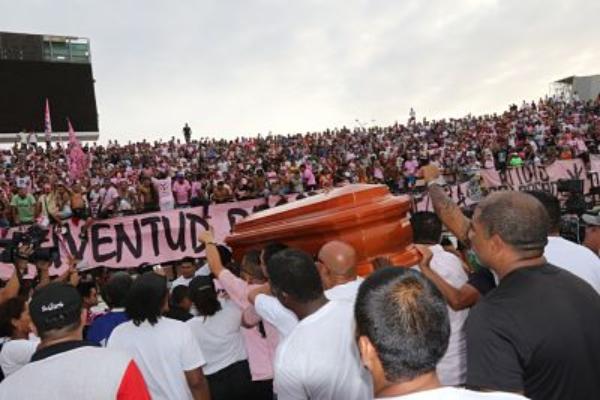 GOBERNADOR REGIONAL DEL CALLAO SE DESPIDE DE ‘KUKÍN’ EN EL ESTADIO MIGUEL GRAUImagen del título: 