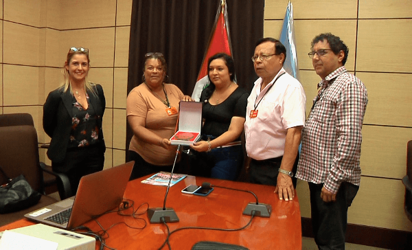 PERIODISTAS DEL CALLAO DISTINGUEN A CONSEJERA DELEGADA Y ACUERDAN TRABAJO CONJUNTO CON EL ÁREA DE IMAGEN INSTITUCIONAL DEL GOBIERNO REGIONALImagen del título: 