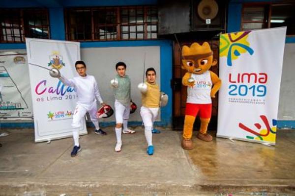 SELECCIÓN DE ESGRIMA VISITA COLEGIO SAN JUAN MASÍAS