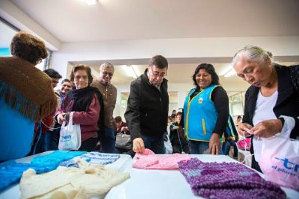 VECINOS CHALACOS CELEBRARON DÍA MUNDIAL DEL TEJIDO EN PÚBLICO
