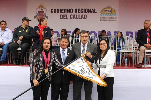 COLEGIOS CHALACOS REALIZARON VISTOSO DESFILE PATRIÓTICOImagen del título: 
