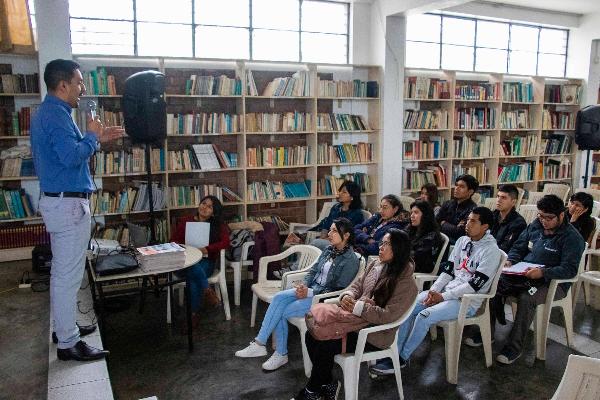 BECAS PARA CIEN JÓVENES CHALACOSImagen del título: 