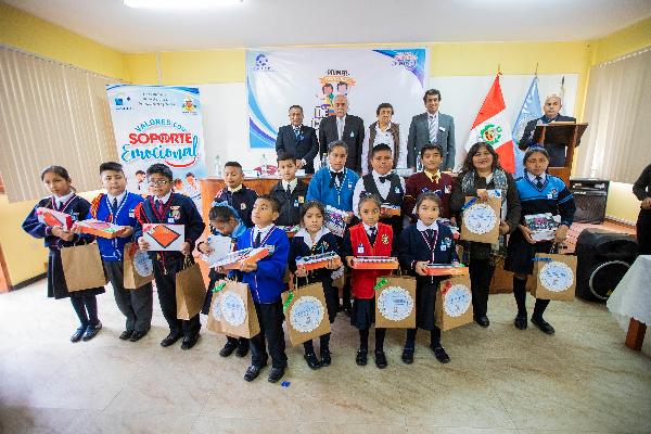 PREMIAN A ESCOLARES QUE CREARON CUENTOS CON VALORESImagen del título: 