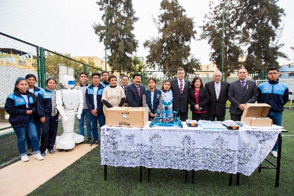 KITS DE ROBÓTICA Y PLATAFORMA DE INGLÉS PARA ALUMNOS DE LA ESCUELA DE TALENTOSImagen del título: 