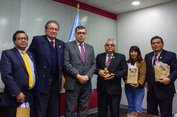 GOBERNADOR REGIONAL DANTE MANDRIOTTI SE REUNIÓ CON JUNTA DIRECTIVA ELECTA DE LA FEDERACIÓN DE PERIODISTAS DEL PERÚImagen del título: 