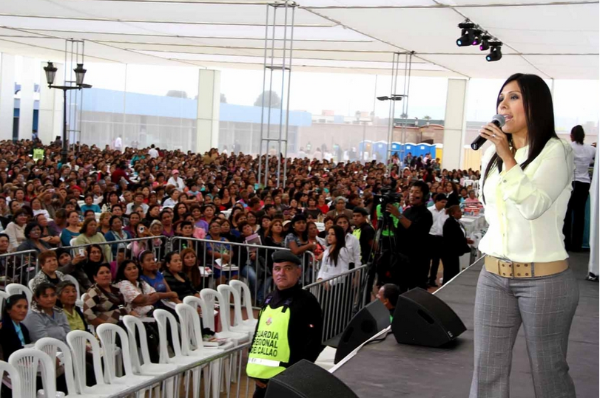 CONDUCTORA DE «CASO CERRADO» PARTICIPÓ EN VIII ENCUENTRO DE LA MUJER EN EL CALLAO.Imagen del título: 