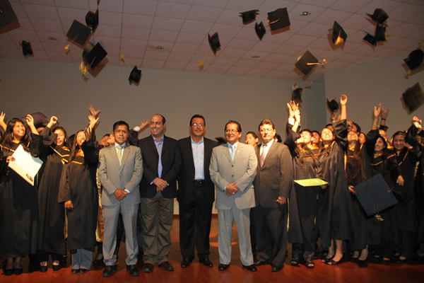 GOBIERNO REGIONAL ENTREGA BECAS UNIVERSITARIAS A LOS MEJORES ALUMNOS DEL CALLAOImagen del título: 