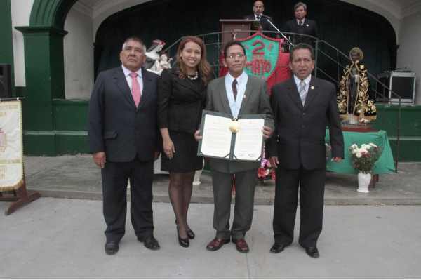 GOBIERNO REGIONAL DEL CALLAO CONDECORA AL EMBLEMÁTICO COLEGIO DOS DE MAYOImagen del título: 