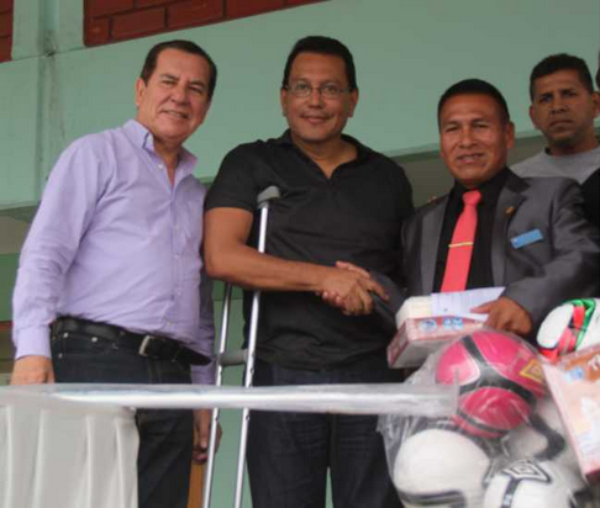 ENTREGA DE KITS DEPORTIVOS A INSTITUCIONES EDUCATIVASImagen del título: 