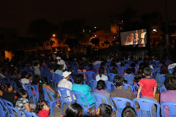 «CINE EN TU BARRIO» RECORRE DIFERENTES PUNTOS DE LA REGIÓN CALLAOImagen del título: 