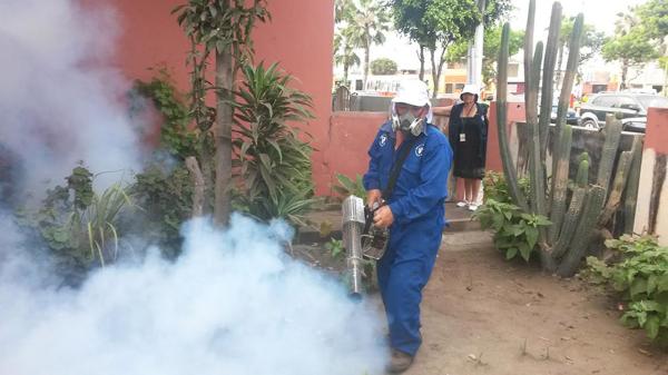 DIRESA CALLAO REALIZA CAMPAÑA DE INSPECCIÓN SANITARIA Y FUMIGACIÓN CONTRA VIRUS DEL ZIKA SANITARIA Y FUMIGACIÓN CONTRA VIRUS DEL ZIKAImagen del título: 