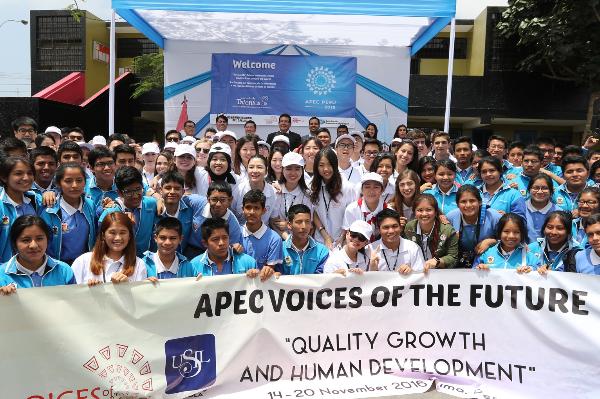 ESCUELA DE TALENTOS DEL CALLAO RECIBIÓ A JÓVENES LÍDERES DEL APEC