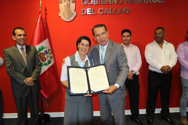 REGIÓN CALLAO CONDECORA PERSONALIDADES SOBRESALIENTES
