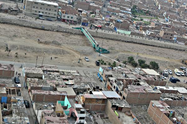 REGIÓN CALLAO SUPERVISA DESDE EL AIRE LOS TRABAJOS DE PREVENCIÓN Y REFORZAMIENTO DE LAS RIBERAS DEL RÍO CHILLÓN Y RÍMAC