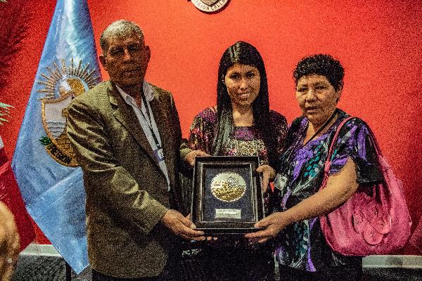 BECARIA DE LA REGIÓN CALLAO RECIBIÓ RECONOCIMIENTO ESPECIAL